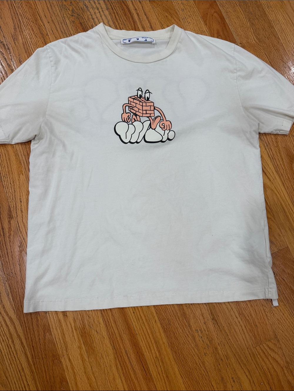 Cream off white Short-Sleeve Men's T-Shirt with Brick Character